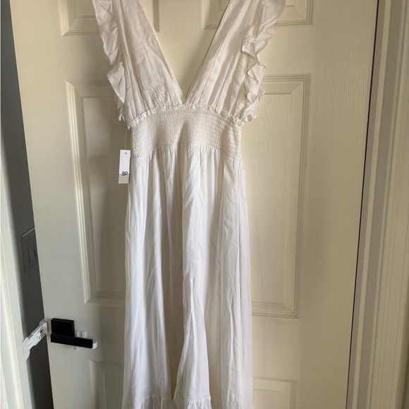 Stylish White V-Neck Boho Summer Sundress - Picture 2 of 5